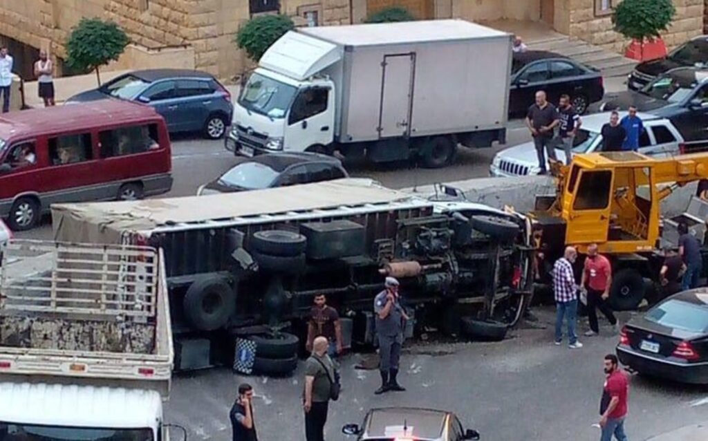 “الأخبار”: الفتنة تتجوّل من عين إبل إلى الكحالة