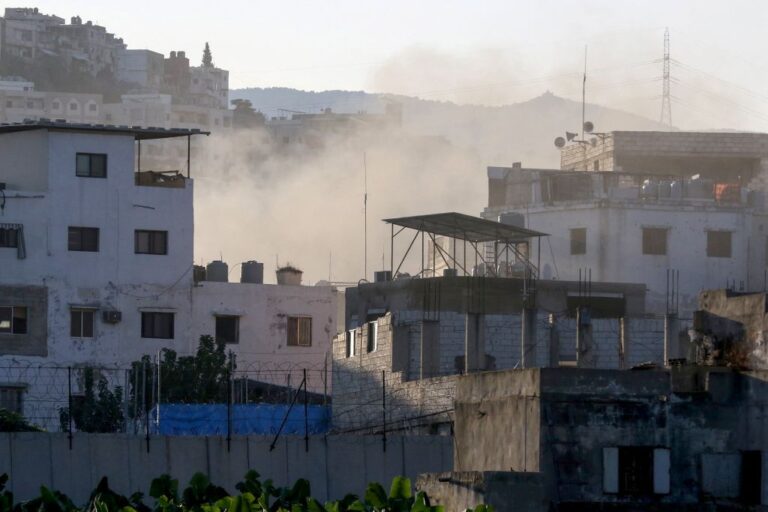 “الشرق الأوسط”: عُقدة التزام الإسلاميين بالاتفاقات تُفشل مساعي وقف إطلاق النار في عين الحلوة