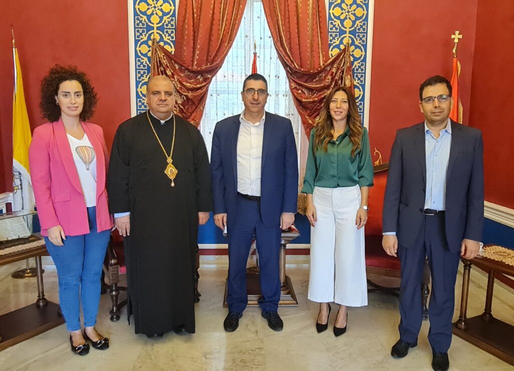 المطران ابراهيم عرض مع الوزير حجار عمل مراكز الشؤون الاجتماعية في البقاع