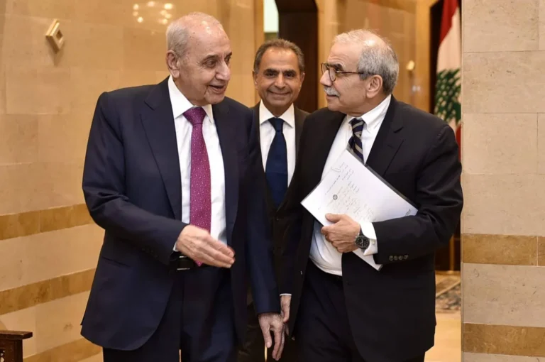 “الجمهورية”: المسألة أبعد من حدود الوزير الشيعي الخامس!