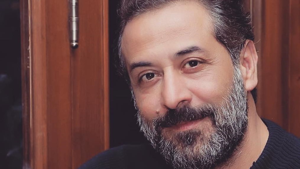 الفنان عبد المنعم عمايري يتعرض للضرب أمام ابنته في سوريا