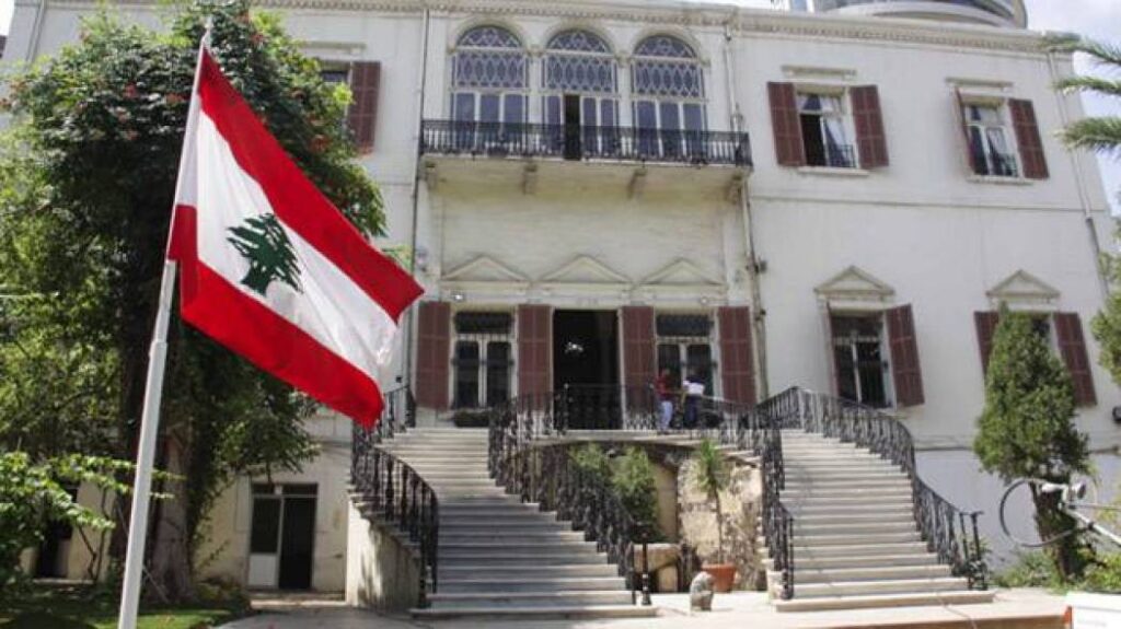 وزارة الخارجية: اتصالات بين الخارجيتين اللبنانية والإيرانية لتأمين عودة اللبنانيين الى بيروت