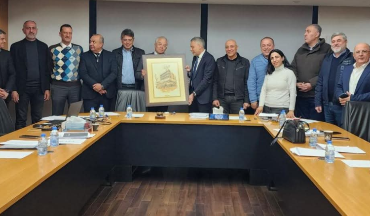 المعمار غازي غصن قدم لوحة عن مبنى نقابة المهندسين بتقنية الحبر الصيني