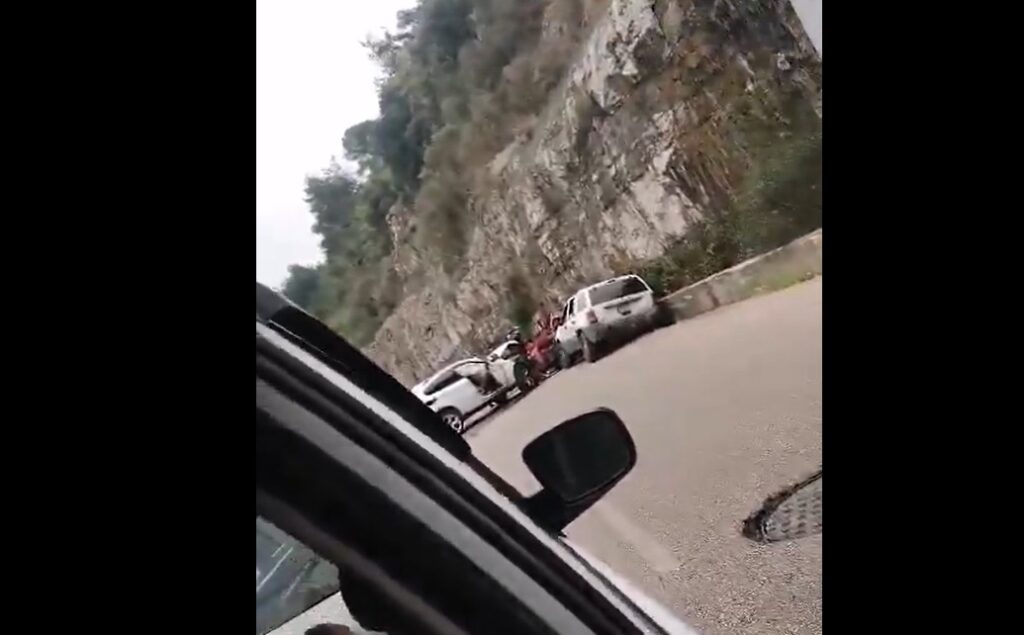 بالفيديو – حادث بين عدد من السيارات على أوتوستراد المتن السريع