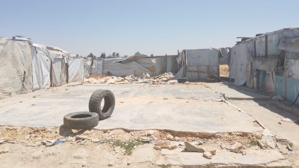 بلدية زحلة تعلن إزالة مخيمات عشوائية للنازحين السوريين