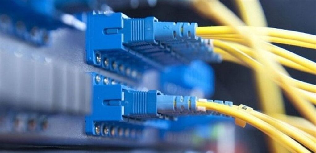 في منطقة سياحية مرموقة.. منح شركة خاصة دون سواها رخصة باستثمار شبكة الانترنت
