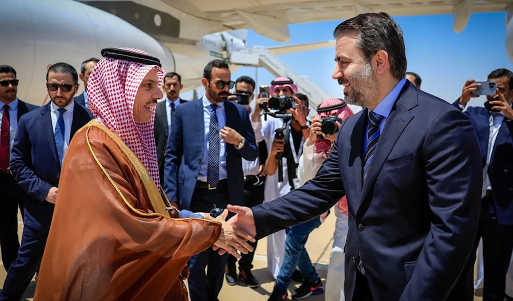 “الأخبار” – أسعد الشيباني إلى بيروت: الملف الحدودي والموقوفون وهوية مزارع شبعا