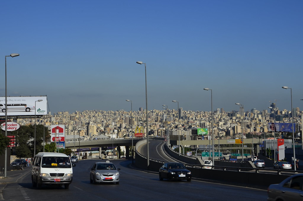 بالفيديو – فوضى أسعار محلات “الناولني” على طرقات لبنان.. “كل واحد فاتح على حسابو”