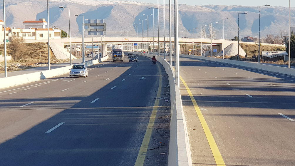 على الأوتوستراد العربي.. حملة أمنية وتوقيف عدد كبير من سائقي الدراجات النارية