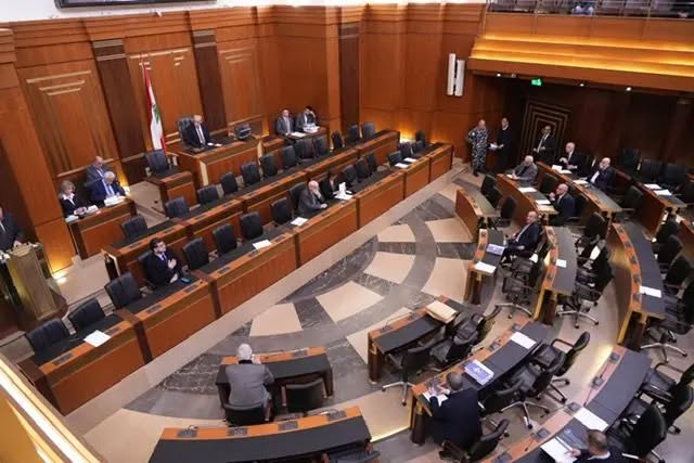 هل تم تمديد سنّ التقاعد إلى 66 عامًا في قانون الموازنة الجديد؟
