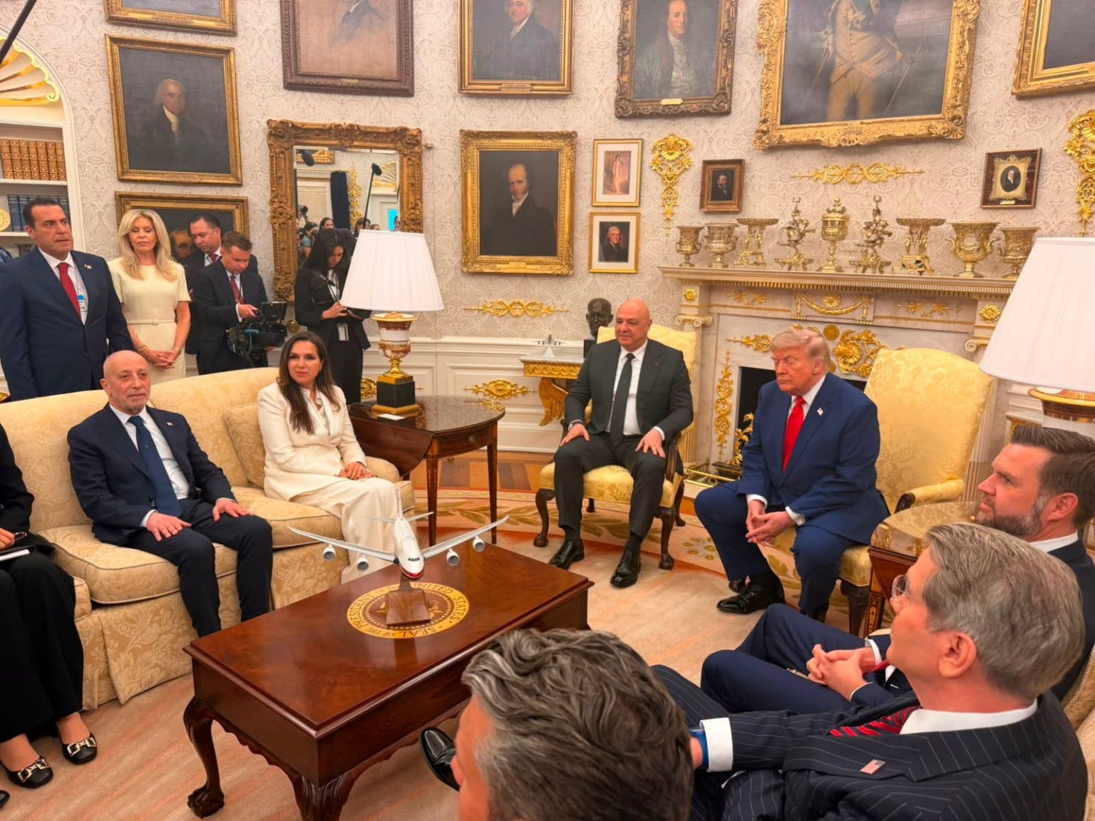 الرئيس عون من البيت الأبيض: الهدف النهائي هو إنهاء حالة العداء مع إسرائيل.. وبري يدعم إنهاء الأعمال العدائية
