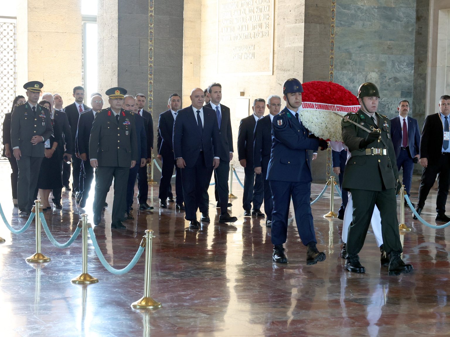 الرئيس جوزيف عون التقى أردوغان: لا نتنازل عن كرامتنا الوطنية ولن نقبل بأي تدخّل أحادي في شؤوننا الداخلية