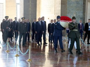 الرئيس جوزيف عون التقى أردوغان: لا نتنازل عن كرامتنا الوطنية ولن نقبل بأي تدخّل أحادي في شؤوننا الداخلية