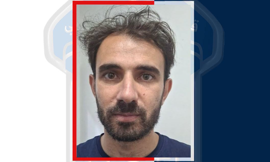 يبتز فتيات ويهددهن على أحد تطبيقات التعارف…